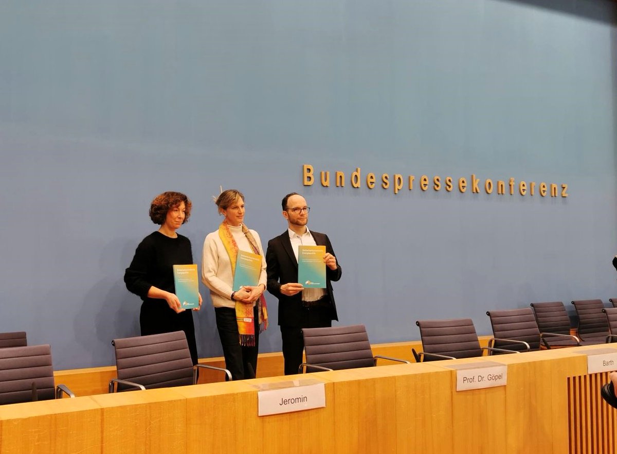 📢We are proud to share the Energy Independence Council’s report on security-orientated #energy policy in #Germany ZOE's @JonathanB4RTH launched the report in Berlin today with @beyond_ideology and @KristinaJeromin 📰Read the expert report here: zoe-institut.de/en/publication… #gas