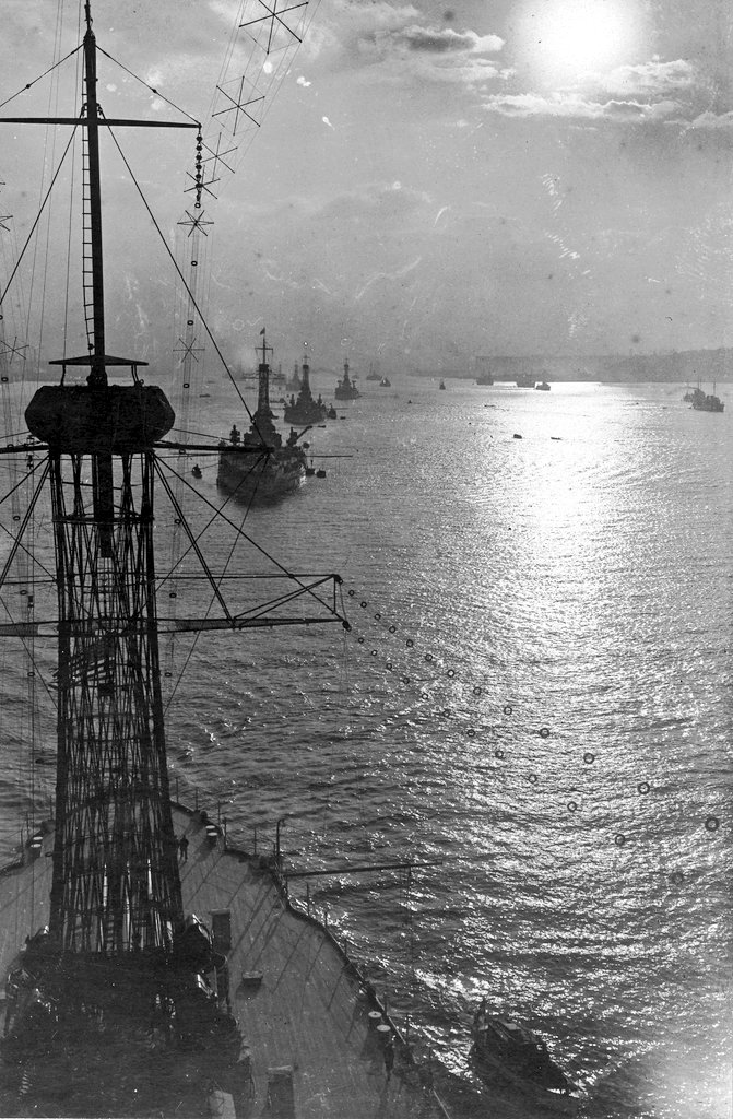 Battleships

Sunset on the #HudsonRiver
#USSOklahoma BB37
#USSNevada BB36
#USSUtah BB31
#USSPennsylvania BB38

📷 U.S. Atlantic Squadron December 1918 #WW1

@USNavy 🇺🇸