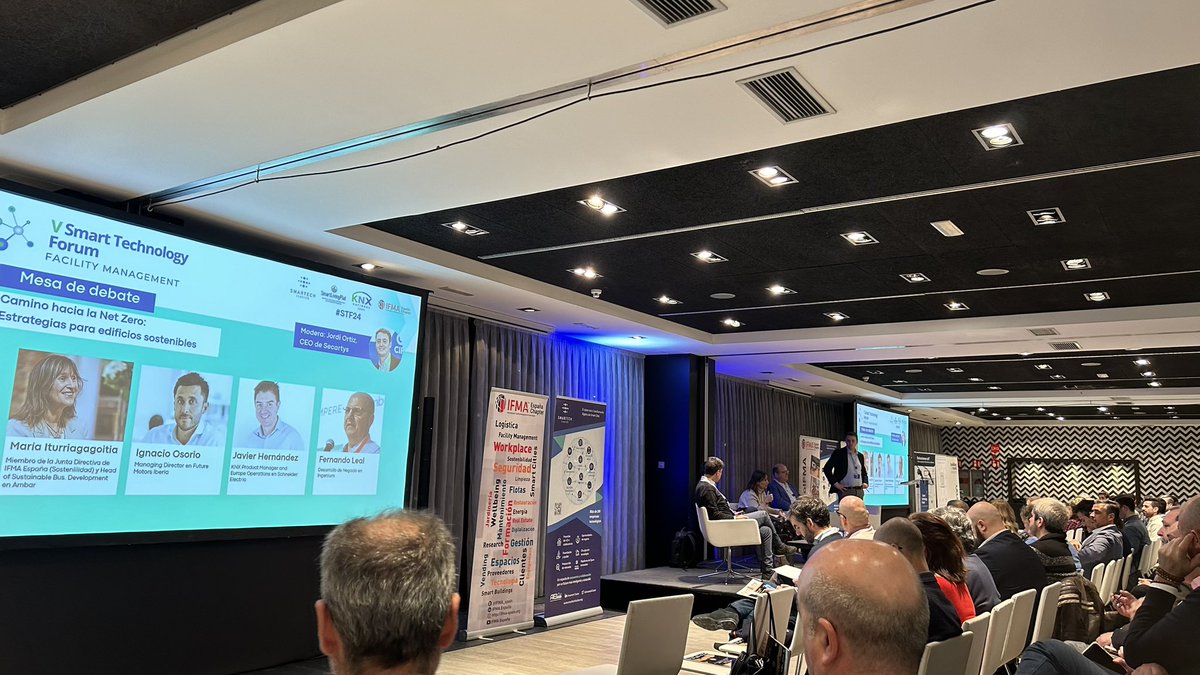 EcoconstruMag's tweet photo. @SchneiderES @IFMA_spain @IberiaMotors 🔴"Camino hacia la #NetZero: Estrategias para Edificios Sostenibles"
🗨️María Iturriagagoitia (@IFMA_spain): “Estamos en un momento donde intentamos compartir una comunidad de recursos y el mayor riesgo es la desinformación”
#NetZero #EdificiosSostenibles https://t.co/qlrajquUJJ