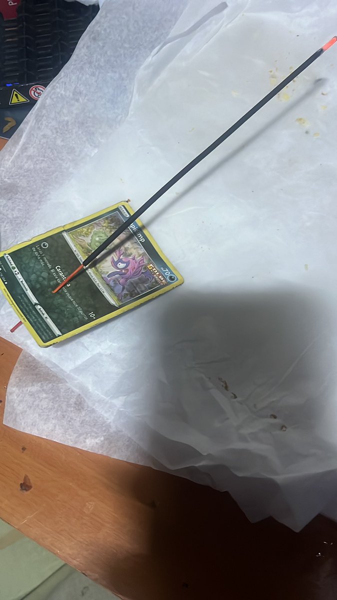 luisormaextea's tweet photo. he apoyado un palito destos d incienso en una carta pokemon #Esteril https://t.co/cugcmPhAuZ