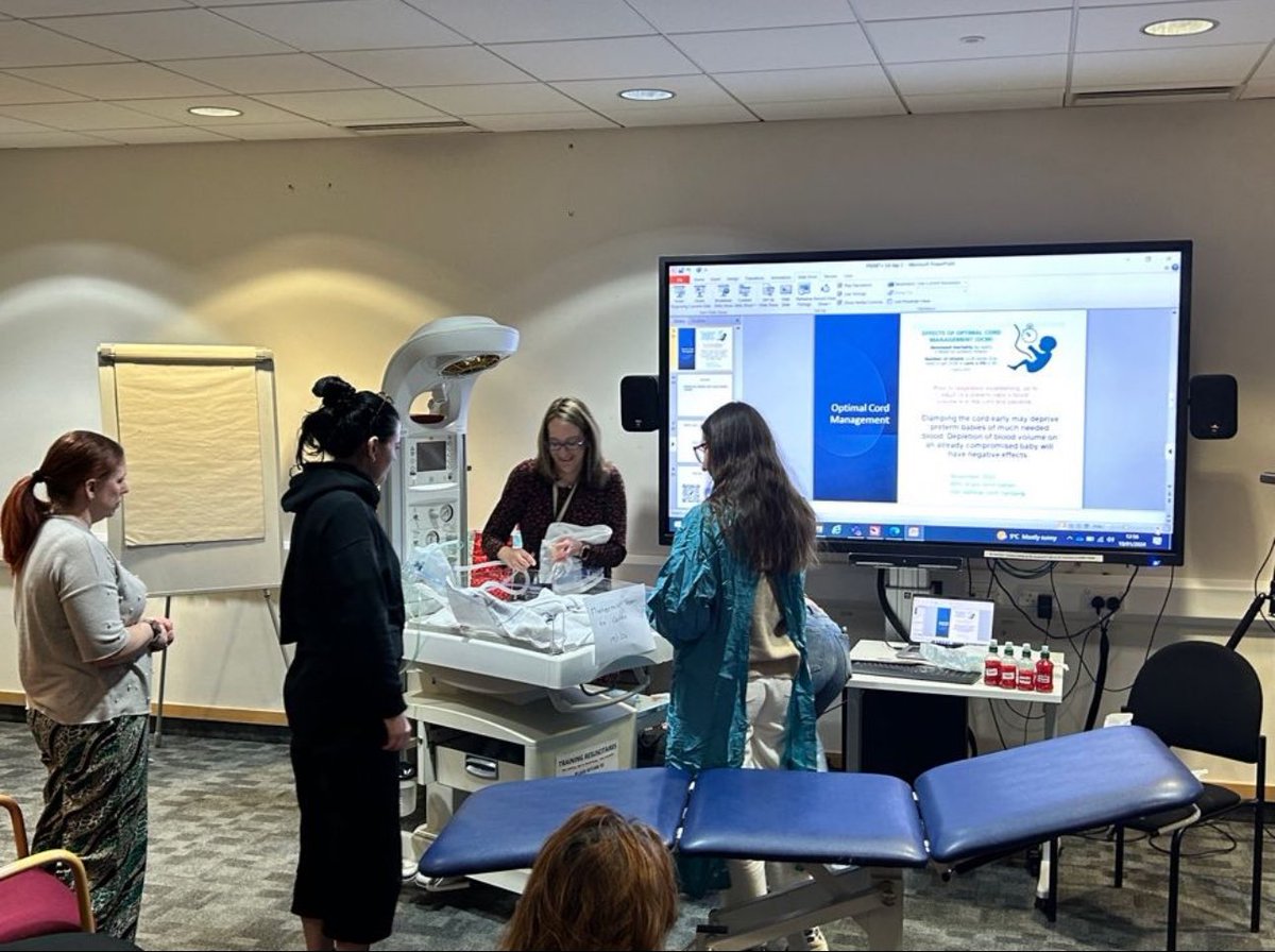 UHSussexMatServ's tweet photo. This week our transformation midwives presented prem7+ education session to staff. Great conversations around bedside resuscitation, optimal cord clamping and IV antibiotics. Thank you Kate and Natalie for all your hard work to improve outcomes for our #prematurebabies #prem7 https://t.co/nhxlY0fSQF