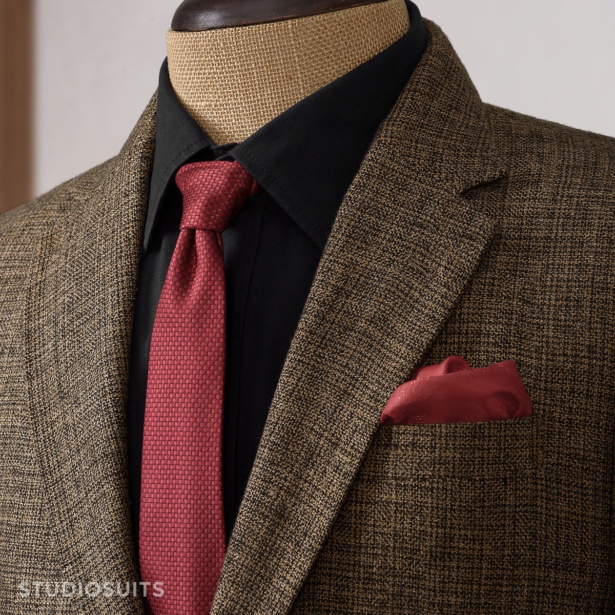 StudioSuits's tweet image. Customer Order Spotlight!
Suit commissioned by our Client from Georgia.

Raise the style quotient with the Vintage Glasgow Brown Tweed Suit. A nod to tradition, a step into the future.

Shop for this look here: bit.ly/3St86CE

#studiosuits #vintagesuit #tweedstyle #ootd