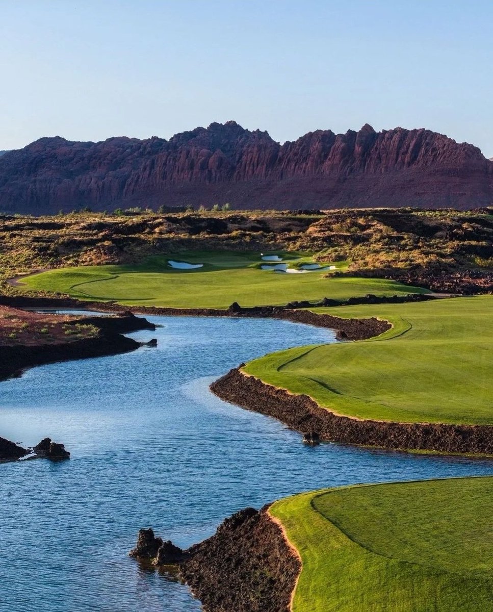 Picture perfect shot of the 13th @blackdesertresort in Utah. The green is inspired by the 14th at Pebble Beach and is on an elevated plateau. Very pretty indeed

Image Course IG

#PrettyGolfHoles #Golf #GolfArchitecture #golflife #Par4 #amazinggolfholes #GolfCourse