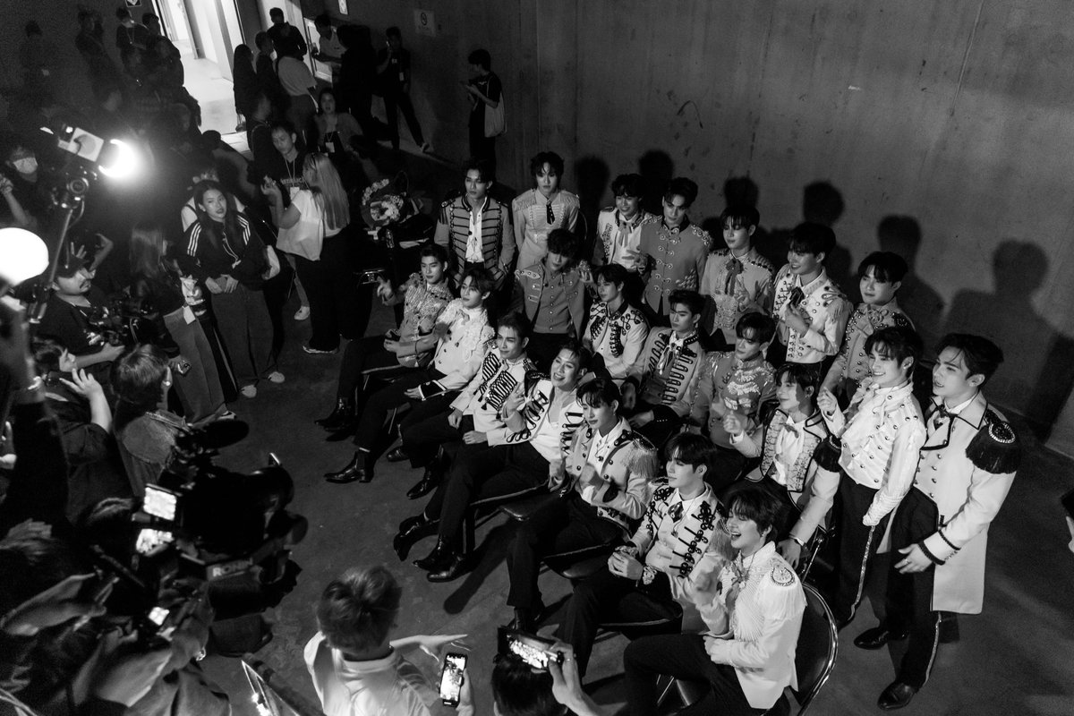 netsiraphop's tweet image. 🖤 (DMDLand2) #DMDLAND2CONCERT 
#netsiraphop 
Part 1 : 

ดูมันดิทำให้เน็ตเติบโตขึ้นจริงๆ ทั้งเรื่องการแสดง การร้องการเต้น และในทุกๆpart 3-4ปีที่อยู่ดูมันดิมา ไม่เคยหยุดที่จะเรียนรู้จริงๆ555555 ได้ทำทุกอย่างที่อยากทำ ขอบคุณโอกาสที่พี่Aofให้จริงๆครับ ดีใจที่ได้อยู่ดูมันดินะครับ…