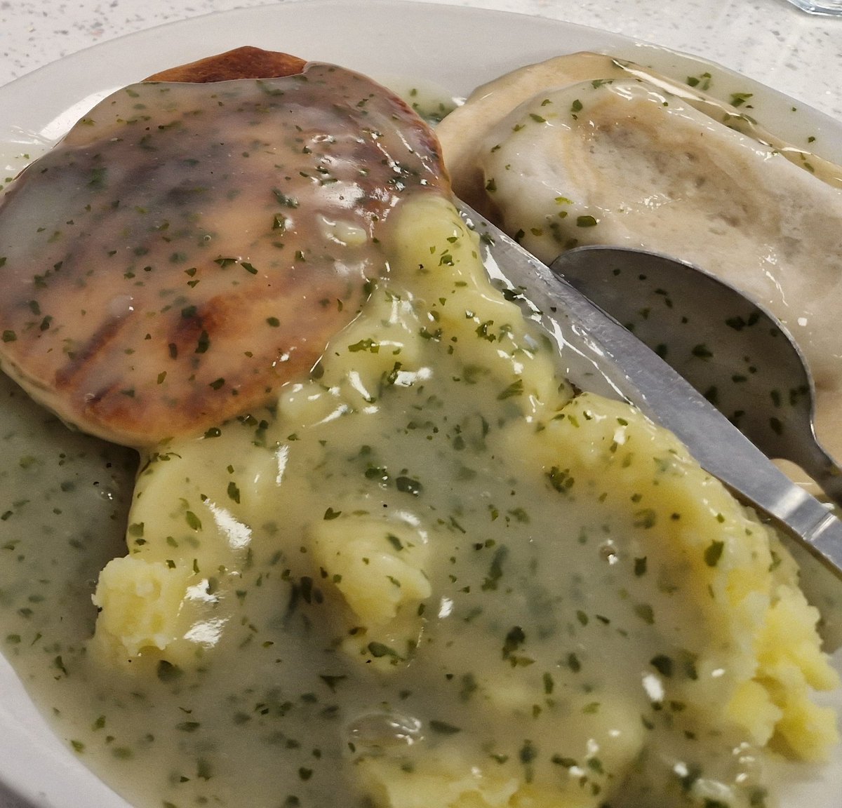 VinnieSull1van's tweet image. Join my step by step #trainingprogramme, run completely off pie and mash alone. Even my water bottle carries #liquor when training, or at home. Try my diet of P&M for breakfast, lunch & dinner, to create a Godly figure. Trust me, would I lie to you? 😎