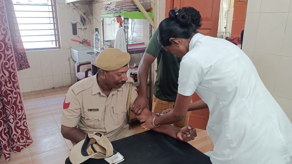 AndamanPolice's tweet photo. In a wrap up to the 72nd #PoliceRaisingWeek2024 celebrations, health checkup camps, for our #heroesinkhaki , were organised at PS Rangat and PS Baratang. Vitals were measured and appropriate medical advice was given.
#PoliceHealth #WellnessMatters https://t.co/v85JavYWVo