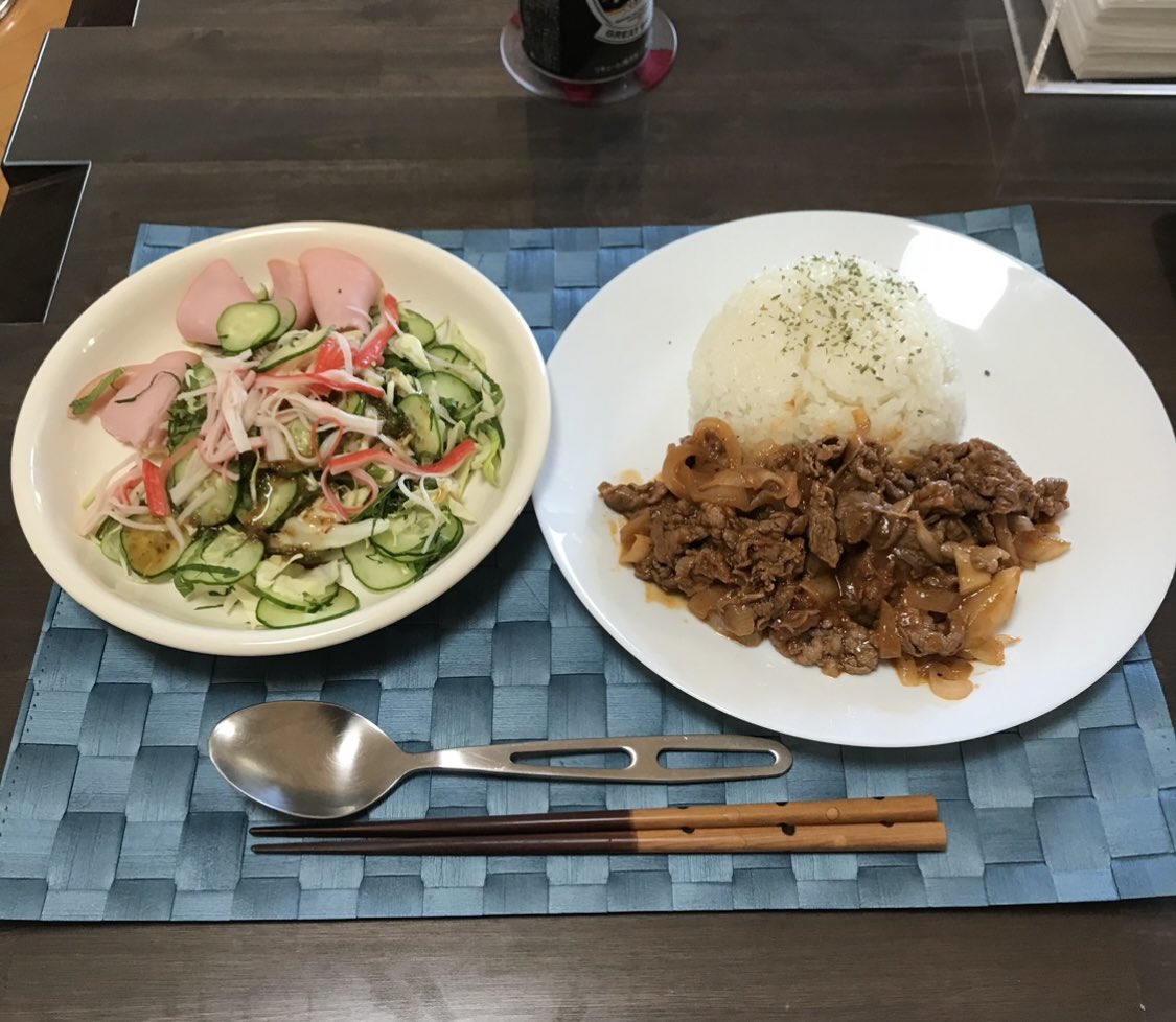 こんばんは！
お疲れ様です
仕事が遅くまでかかってしまい…
今から男飯です…もう簡単に！