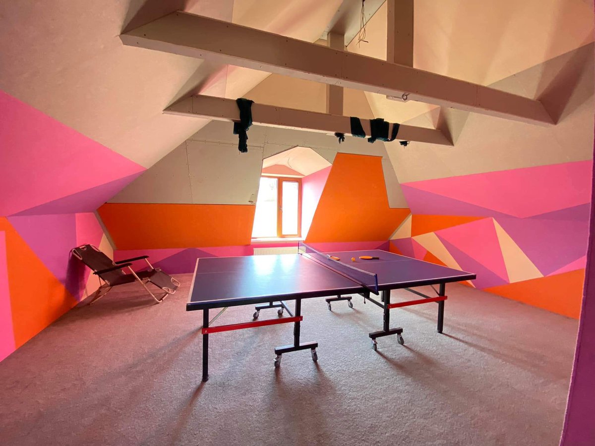 Бугын ам хаус түрээслүүлнэ
▪️4 унталгын өрөө, 3 ариун цэврийн өрөө, 3  машины дулаан зогсоолтой
▪️гаднаа том террастай, саравч, ширээ сандалтай
▪️нэгдсэн халаалт, халуун хүйтэн устай
▪️хотын төвөөс 28 км зайд, Кувэйтын амруу явах замд байршилтэй, засмал замаар ирнэ. 📲88057919📲