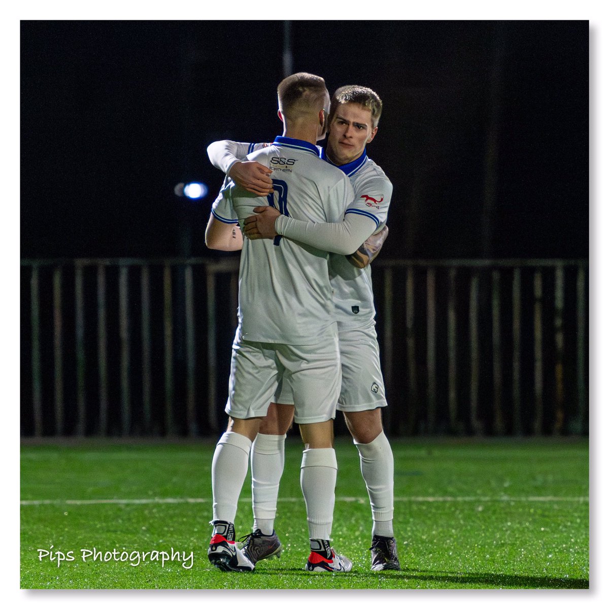 ⚪️@buryfcofficial U23s 3-0 Ashton Town🔴
Great result from the lads tonight.…never in doubt,what a great achievement in their 1st season….CHAMPIONS!!!🏆
#buryfc #shakers #nonleaguefootball #grassrootsfootball #footballphotography #footballphotographer