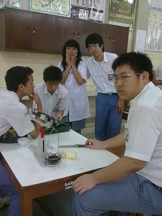 Di LAB.Narsis eh LAB. IPA :D #waktuSMA