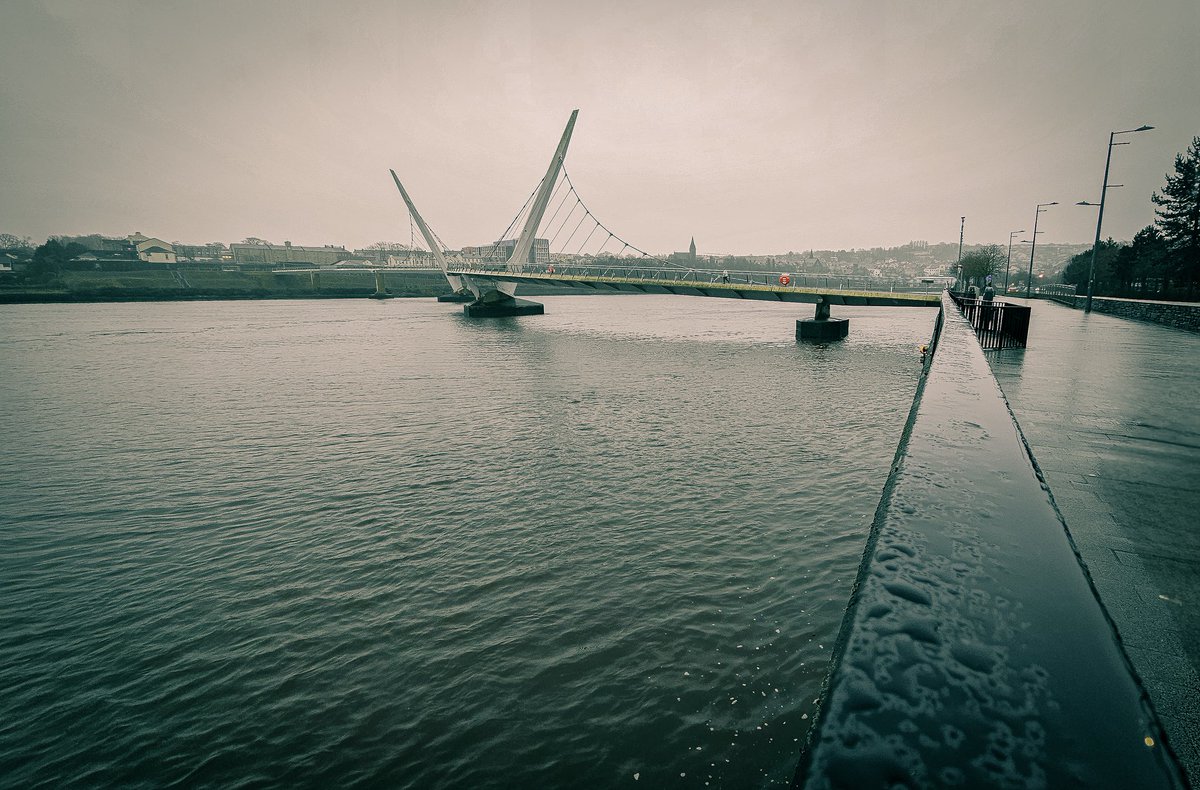 fobakesbadly's tweet photo. Rainy walks to clear the mind and enrich the soul
#ThePeaceBridge #Derry #PhotoHour https://t.co/aCSBSkqGqK