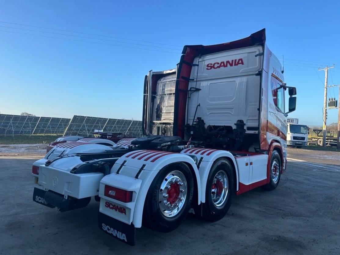 ScaniaUK's tweet photo. We're thrilled to announce the official handover of a Scania R 450 high roof tag axle, to Aaron Wain of Wains Transport.

As a proud advocate of Scania, it's an honor to see his colors and stunning livery on another incredible vehicle.

#ScaniaR450 #ScaniaGo https://t.co/eV258kDp9G