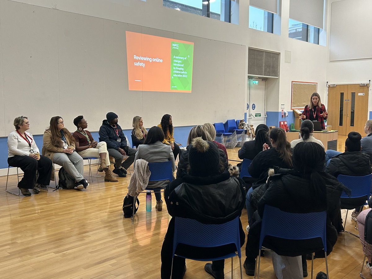 A good  turn out at our parent event and thank you to Helen @wandsworthclc Cassie and Marie wiass@wandsworth.gov.uk and Katie @WandCAB and Chinazo @CREWEnergyLDN and Isabel and Laurianne @WBCWorkMatch and Sarah @UPUnlocking  and Miss Gilbride.
