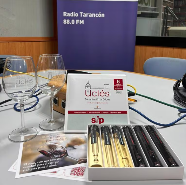 🆕🍷#DOUclés News | Descubre los #Vinos de Tu Territorio con la #cata interactiva de la #DOuclés. El kit de cata interactivo permite simplemente contando con un dispositivo electrónico con lector QR ir desgranando los vinos escogidos.  

cadenaser.com/castillalamanc…