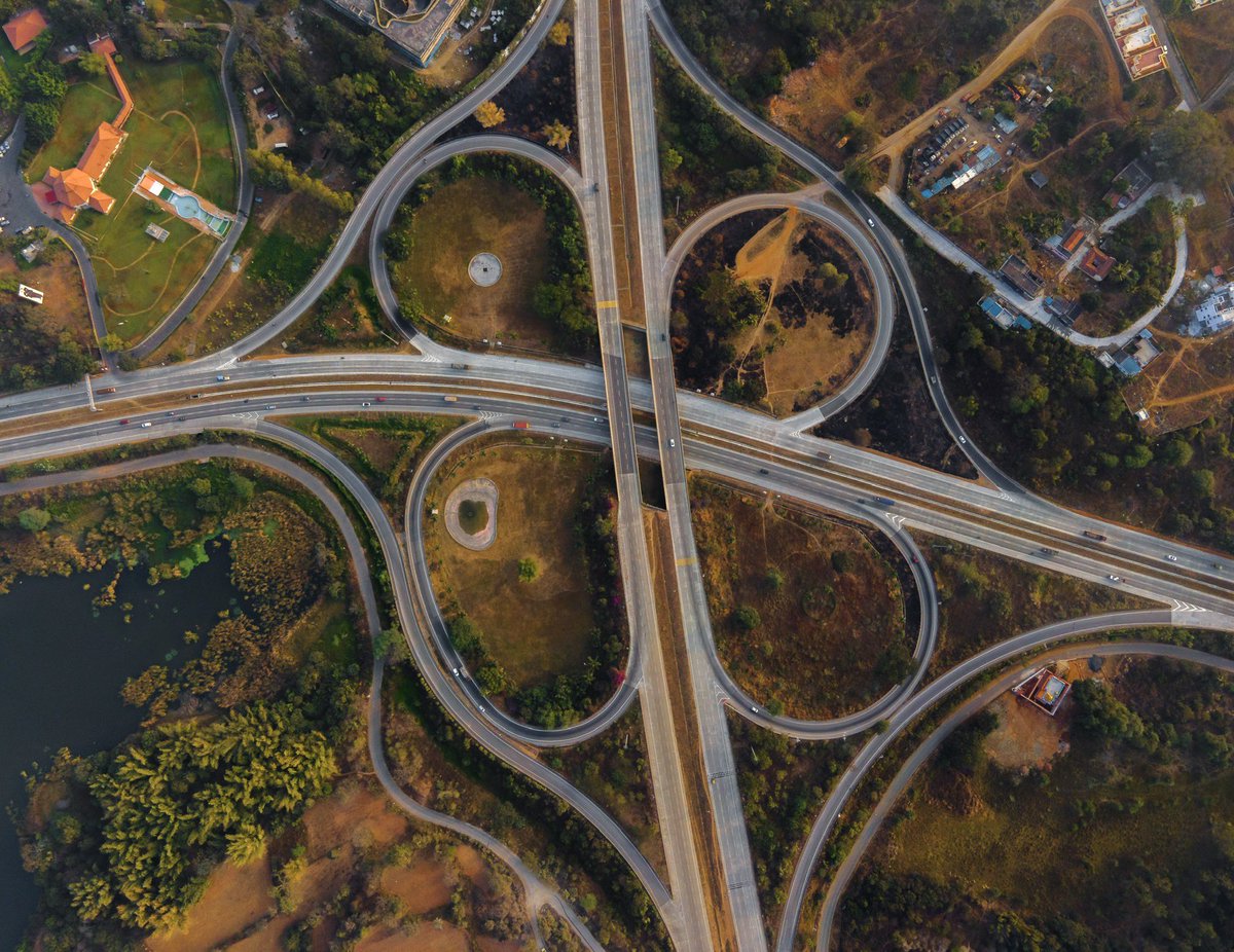 guru3ti's tweet image. Only cloverleaf of Bengaluru even in that one way is no use 😂

Shows how good our city infrastructure is 😬 

#NICEROAD