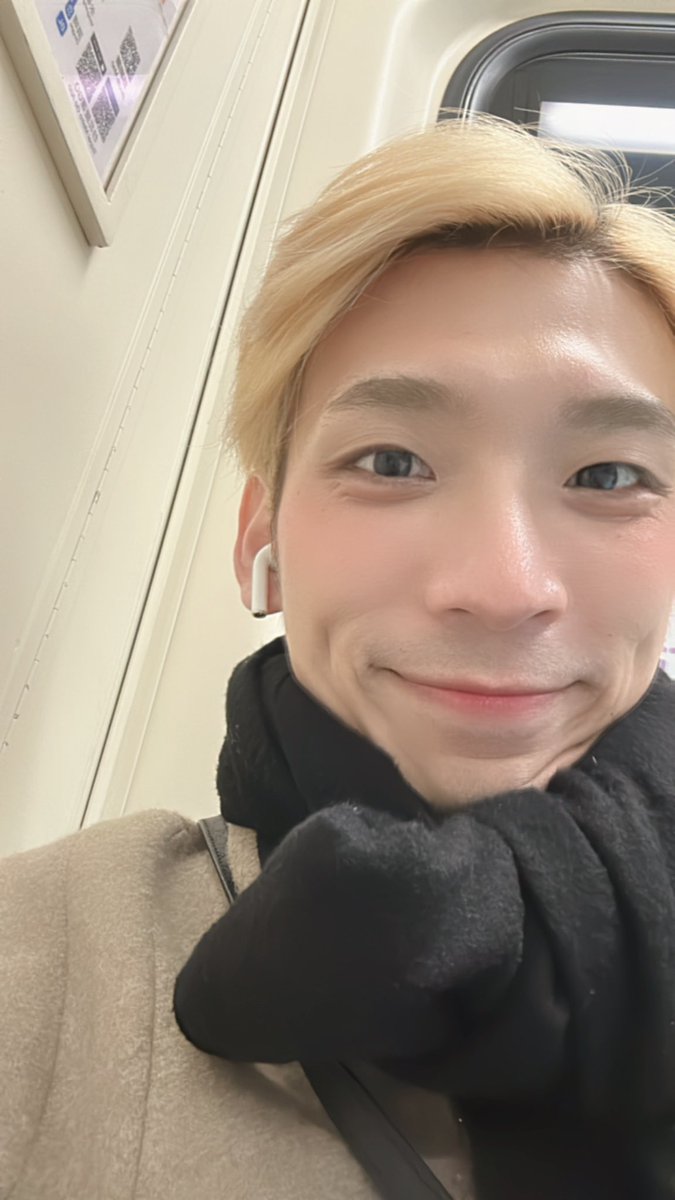 tai_yst's tweet photo. 不好意思這種天氣真的多��幾天
我愛死😍😍😍😍
這麽冷就是自己睡爽跟別人睡也爽 https://t.co/zRVx3qGi0w