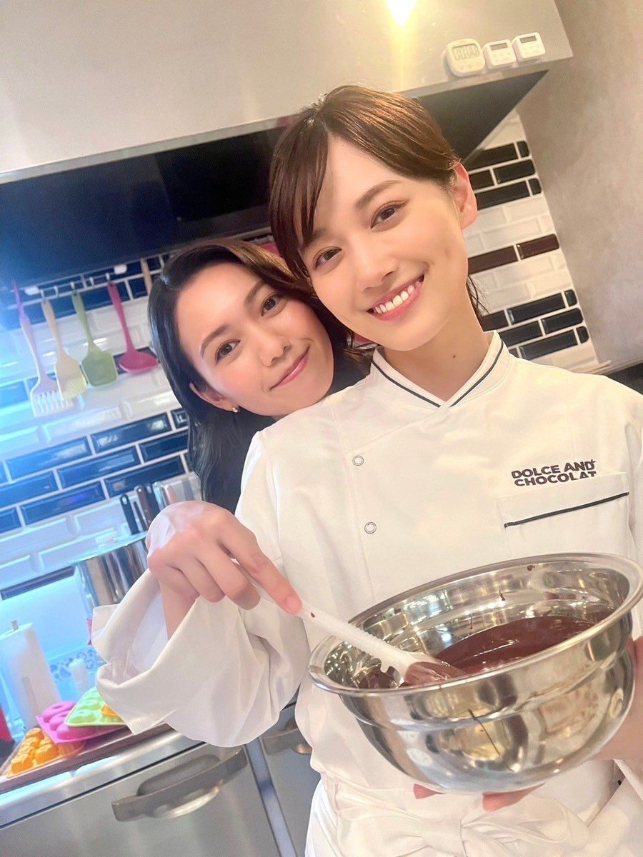 eyeloveyou_tbs's tweet photo. ＼今夜10時！初回放送❤️／

火ドラ『Eye Love You』
放送まで１時間を切りました‼️

皆さんにやっとお届けできます🎁
ドキドキ💓

もう少々お待ちくださいね♪
お茶目な✨二階堂さん＆山下さん❤️
________________________♡

#eyeloveyou
#二階堂ふみ
#チェジョンヒョプ
#山下美月 https://t.co/nmC5CIAtCy