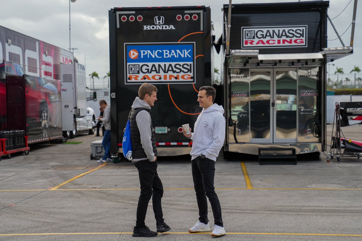 Felt amazing to be back in an IndyCar at Homestead for the first time of the year. New suit looks 🔥 Barry is back 🤩 Let’s go racing!