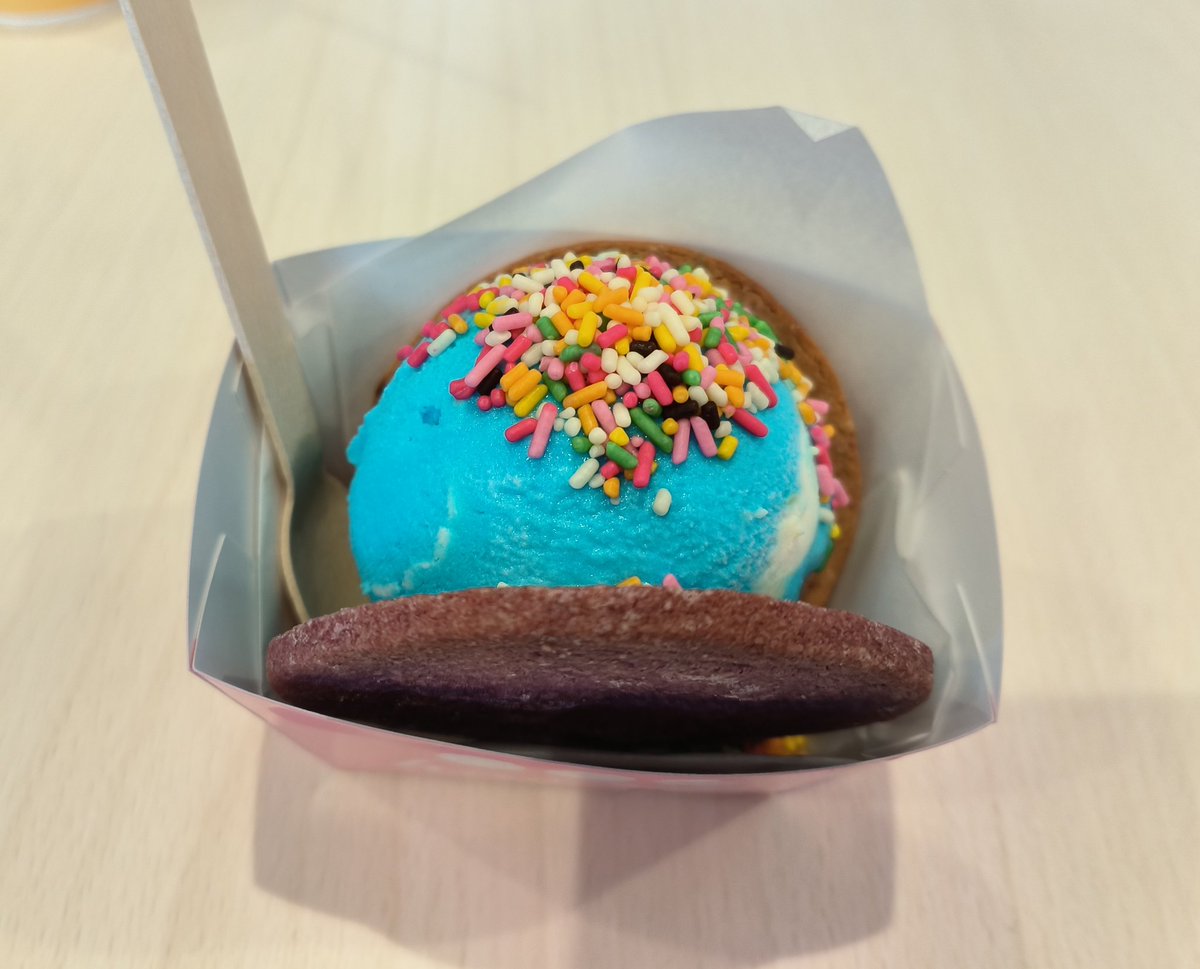 a123096054's tweet photo. #hug3do 
#hug3doアメリカンビレッジ店 
#BLUESEAL https://t.co/irusnWw9qB