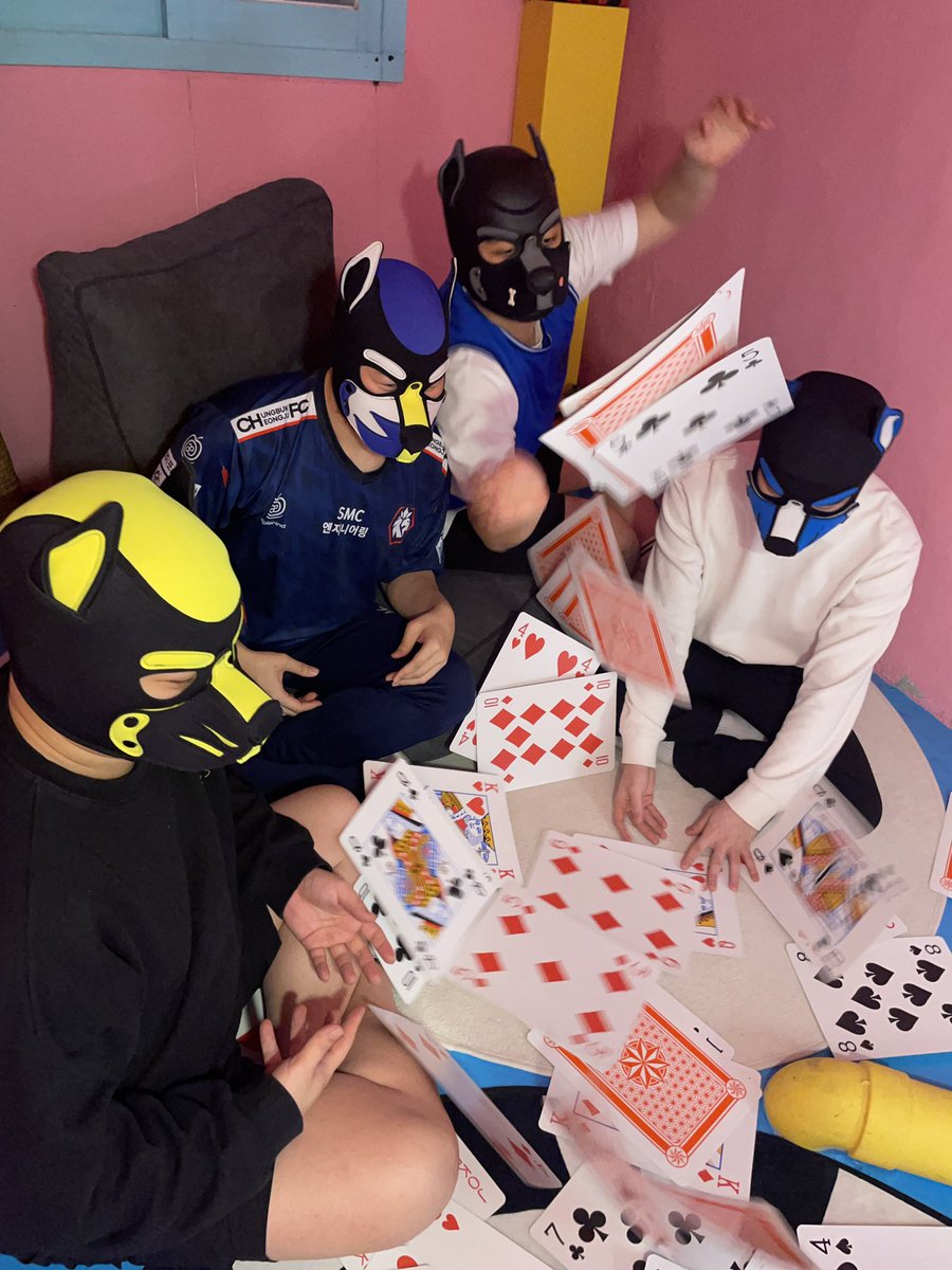 이상한나라의 강아지들🐕

@Dolto134679 
@Dlatlqkdvus1110 
@cjdwnrpdl102