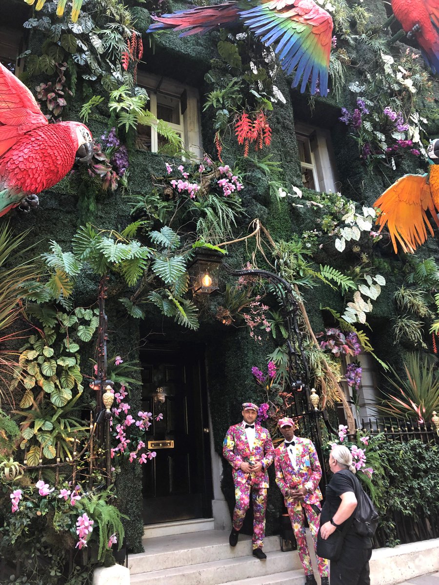 The ghosts of Berkeley Square - a haunting melody may be heard outside the (reputably) most haunted house in London.  Excellent guide Tony H tells the story here - xlwalks.co.uk/Home/?p=3946  Book a private guided walk here - xlwalks.co.uk/Home/?page_id=…
#visitlondon #ghosts #guidedwalks