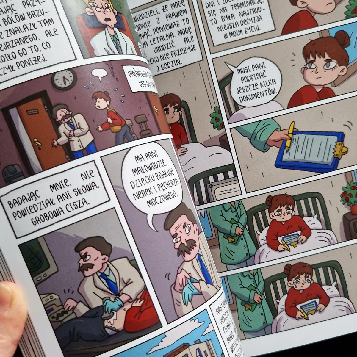 nerdheimpl's tweet photo. To świadectwo czasów, w jakich żyjemy, spisane bez upiększania. Mocna, prowokująca, złożona publikacja o wspólnym doświadczaniu i wzajemnej relacji kobiet i państwa

https://t.co/ysyZmNFiTF

#własnymgłosem #feminizm #antologia #zine #indiecomics #komiks #kobiety #herstoria https://t.co/vfJVZAstuy