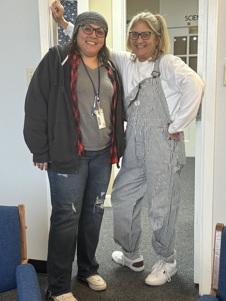 Grunge was our jam at Carver &amp; PAYS🤘🏼 <a href="/SanAngeloISD/">San Angelo ISD</a> #90daysAtSAISD