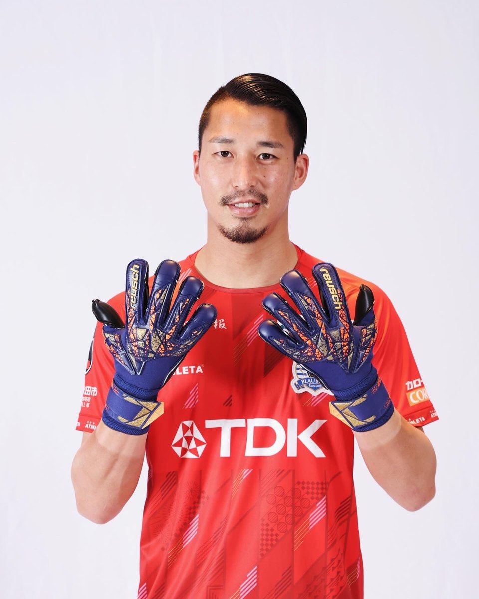 2024シーズンも#reusch 様のグローブと共に戦います！
デザイン、グリップ、フィット感
どれをとっても最高のグローブ🧤

Newモデルもカッコいいです！
この最高のグローブと共に成長していきます🔥

#reusch
#ロイシュ
#ロイシュキーパーグローブ 
#山田元気