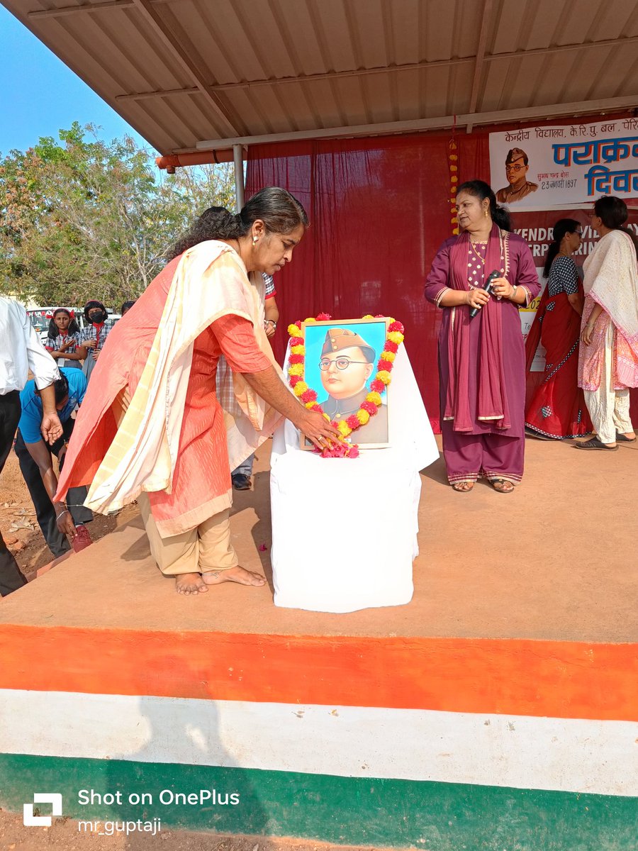 kvcrpfperingom's tweet photo. #नेताजी_सुभाष_चंद्र_बोस की जयंती पर विद्यालय परिवार द्वारा #नेताजी को पुष्पांजलि अर्पित की गई।
@KVS_HQ @KVSROErnakulam #ParakramDivas #पराक्रम_दिवस #सुभाष_चंद्र_बोस #सुभाषचंद्र_बोस_जयंती
#NetajiJayanti #NetajiSubhashChandraBose https://t.co/m7VzPdbSaj