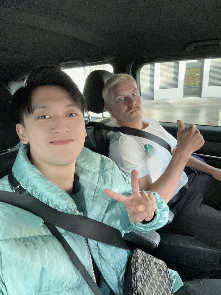 ZhouGuanyu24's tweet photo. WE BACK! ✌🏼 @stakef1team https://t.co/HRiFUH62g3
