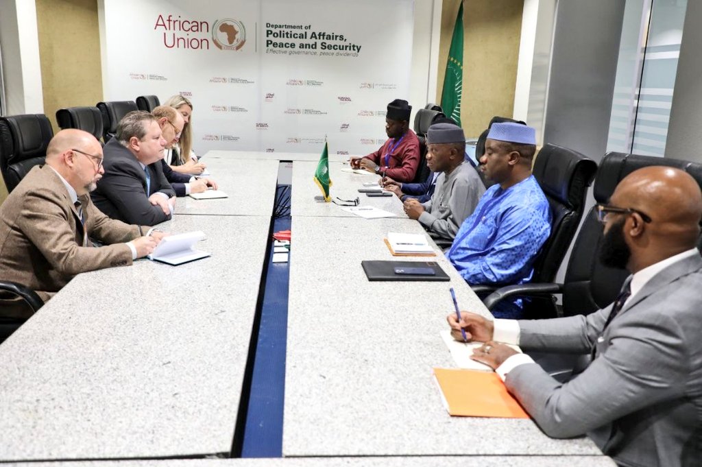 Bankole_Adeoye's tweet photo. Fruitful strategic discussions with Amb. Mike Hammer (@MikeHammerUSA), US Envoy to the Horn of Africa and his team. We exchanged a range of views on the current dynamics in the Horn of Africa and our common efforts to find lasting solutions. #Somalia, #Sudan & #AUPSOs https://t.co/inWXuIdQvB