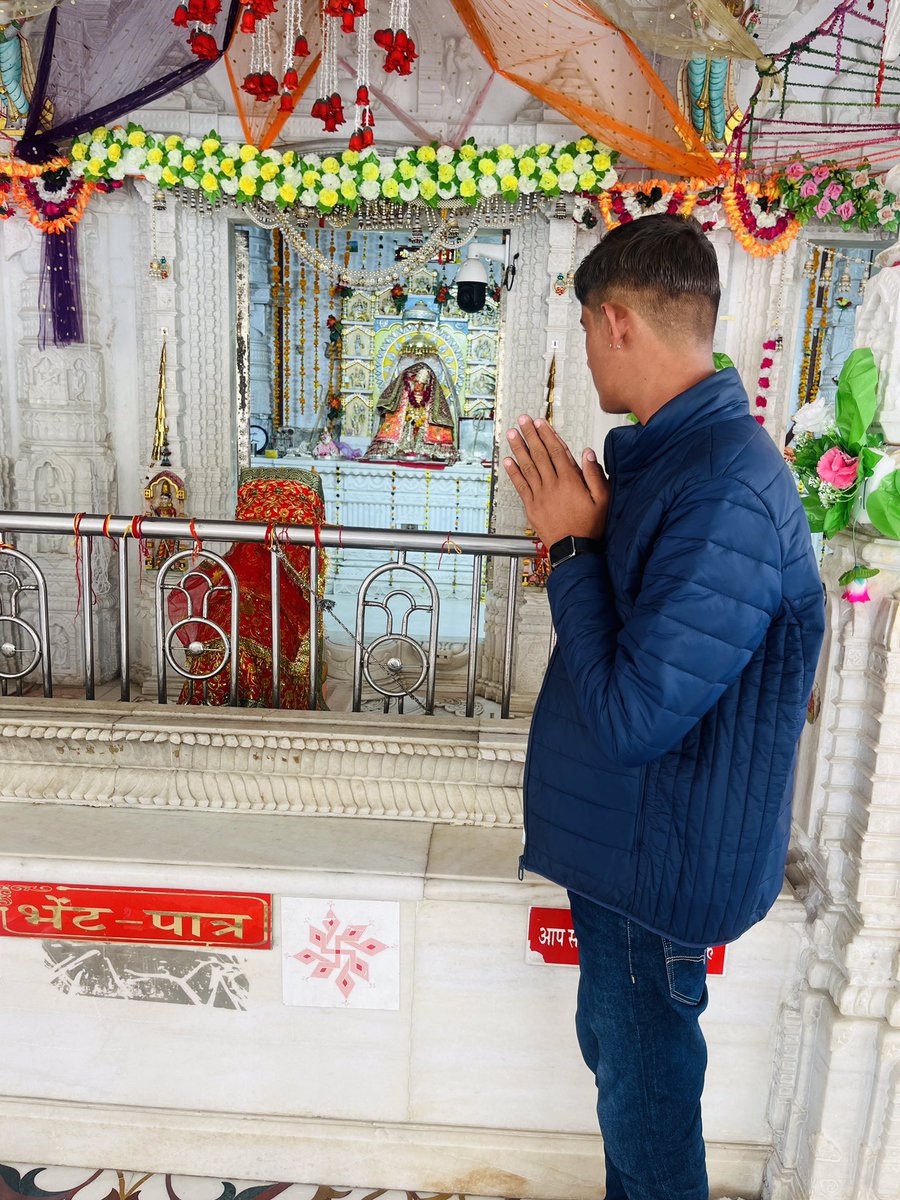 VishnuSauVs's tweet photo. जय माँ वांकल👏🚩
#jayma #Ambe https://t.co/IjutDgGXfI