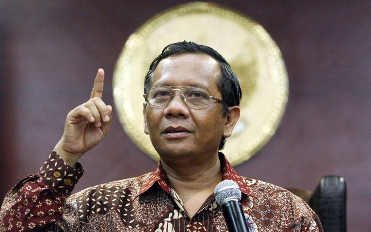 Ada Isu Mahfud Mundur dari Menko Polhukam, 

Apa Kata Ganjar?... lebih baik mundur lah
Santer terdengar kabar Menko Polhukam sekaligus Cawapres 03 Mahfud MD mundur dari jabatannya. Menteri memang masih boleh menjabat meski jadi kontestan Pilpres 2024.

Lalu, apakah kata Ganjar