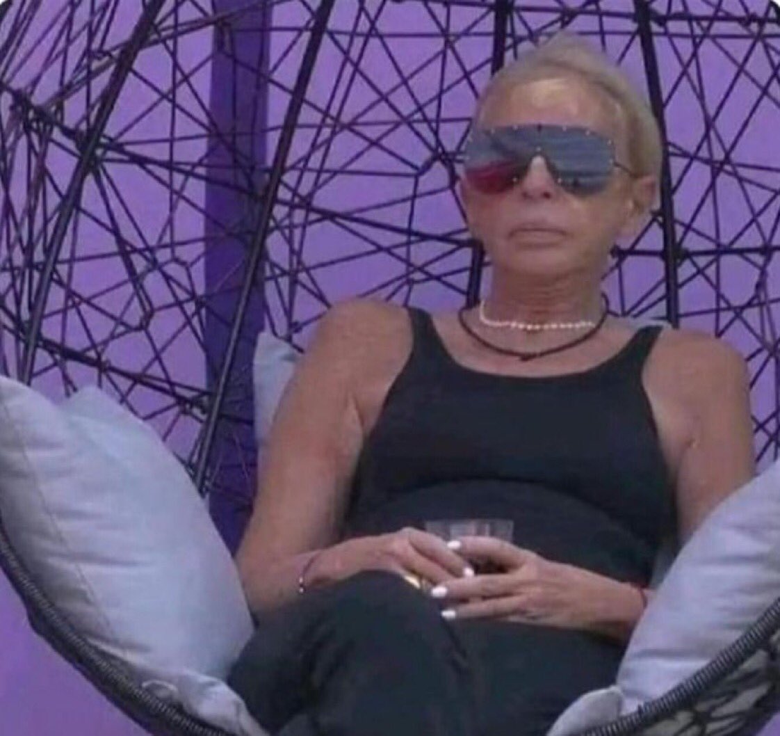 Mi nueva estrategia es fingir que estoy de acuerdo con la gente solo para que se callen.