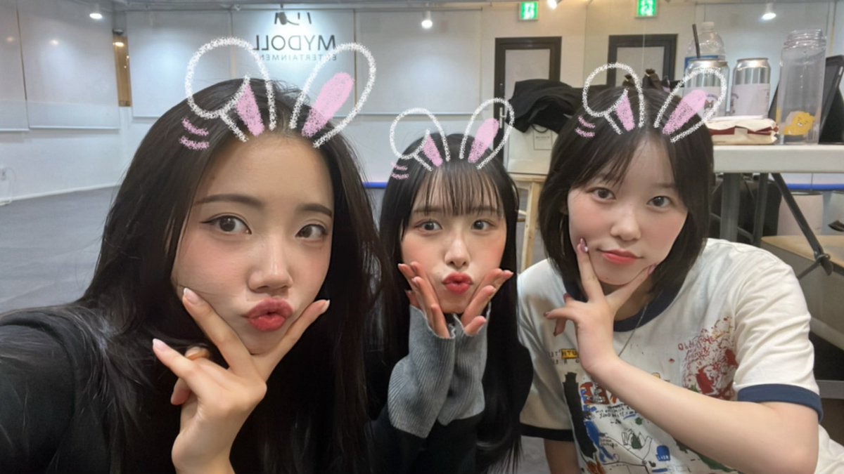 [#핑크판타지]

最後の練習終わり！ 
2日後に会いましょ〜うっ❤️💛🩵
 
아모미 공연전 마지막 연습 끝!!❤️‍🔥

#PinkFantasy #핑크판타지 #ピンクファンタジー #ARANG #MOMOKA #MIKU