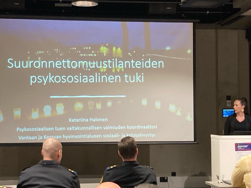 Pelastusopisto järjesti johtamista ja viranomaisyhteistyötä seminaarin jossa eri viranomaiset kävivät läpi toimintaansa moniviranomaistilanteissa.  Tällaiset päivät ovat äärimmäisen tärkeitä viranomaisyhteistyön kehittämiseksi ja ylläpitämiseksi
#viranomaisyhteistyö 
#sokri