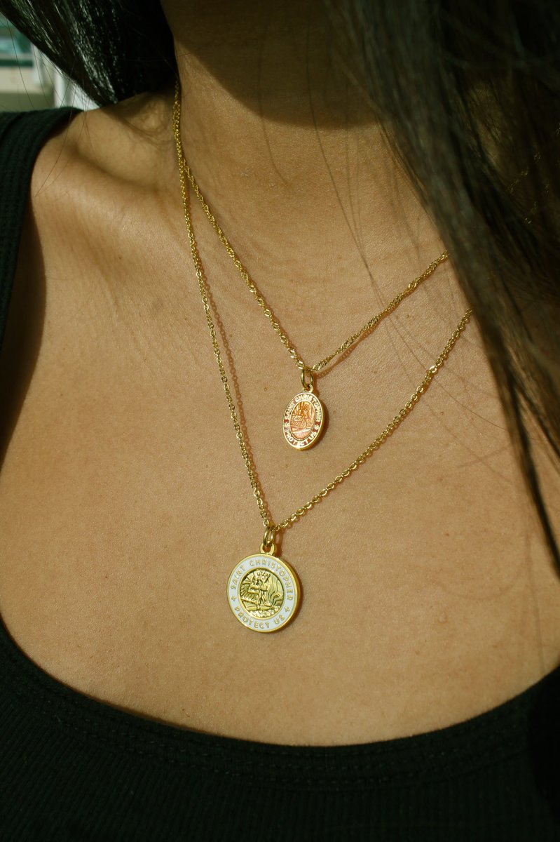 v-day drop is live💌 

limited quantities so grab ‘em while you can ;)

hit the link to shop the collection 👇🏾
getbacknecklaces.com/collections/mo…