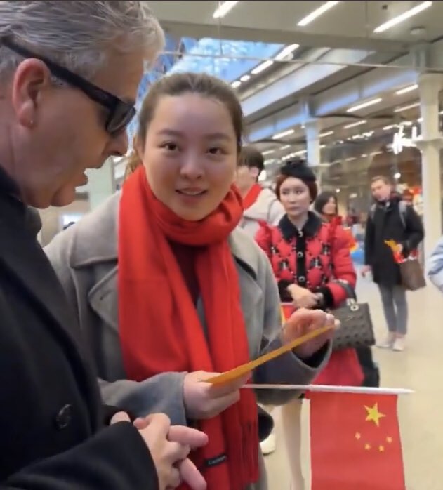 jenniferzeng97's tweet photo. A hypocritical and pretentious "patriot" who is married to an Englishman but still wants to have the best of both worlds, taking advantage of both countries. These people are the most disgusting. https://t.co/TVUeTJ1ZPa