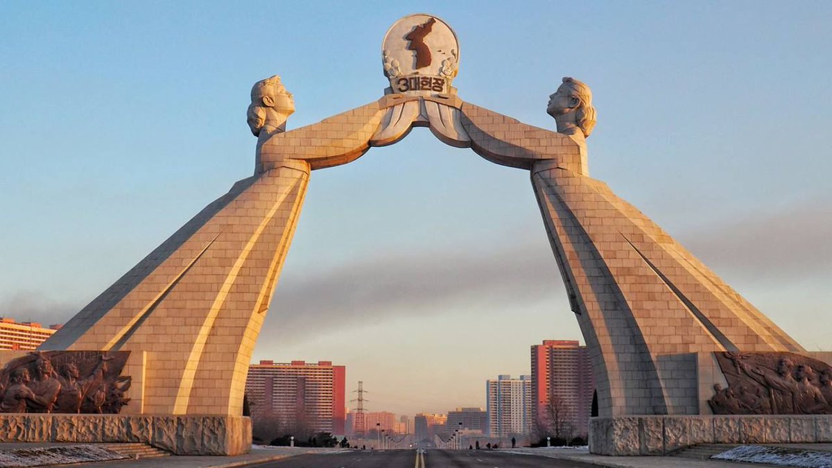 North Korean authorities demolished a monument symbolizing peaceful unification with South Korea

The "Arch of Reunification" of North Korea with South Korea was demolished in Pyongyang. This is reported by NK News with reference to Planet Labs satellite imagery.