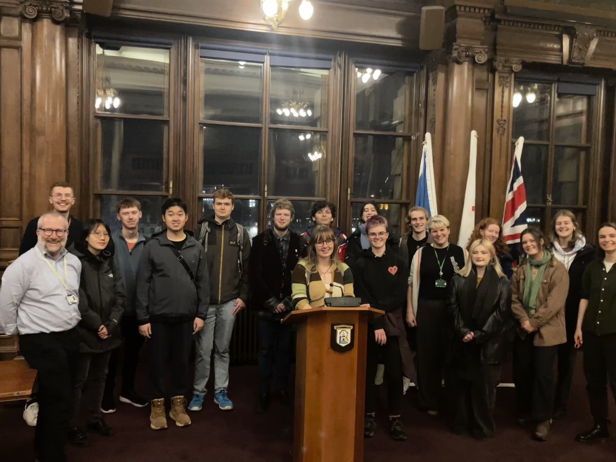 We had a lovely time visiting the city chambers last night, super interesting tour and a great chat with Green councillors. Thank you for having us! 💚