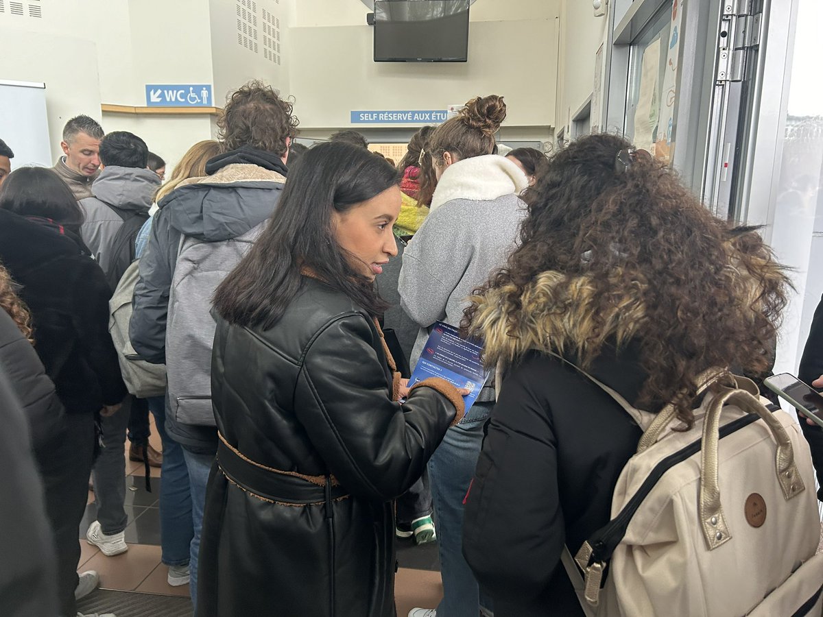 #Emploi #Recrutement #JeuxOlympiques 
Christophe Borgus, sous-préfet, directeur de cabinet du préfet du Nord, était ce 23/01/24 aux cotés de <a href="/FTravail_HDF/">France Travail Hauts-de-France</a> <a href="/ArefieHDF/">AREFIE Hauts-de-France</a> et <a href="/CrousLille/">Crous Lille</a> pour présenter aux étudiants <a href="/univ_lille/">Université de Lille</a> les opportunités d'emploi lors de <a href="/Paris2024/">Paris 2024</a>.