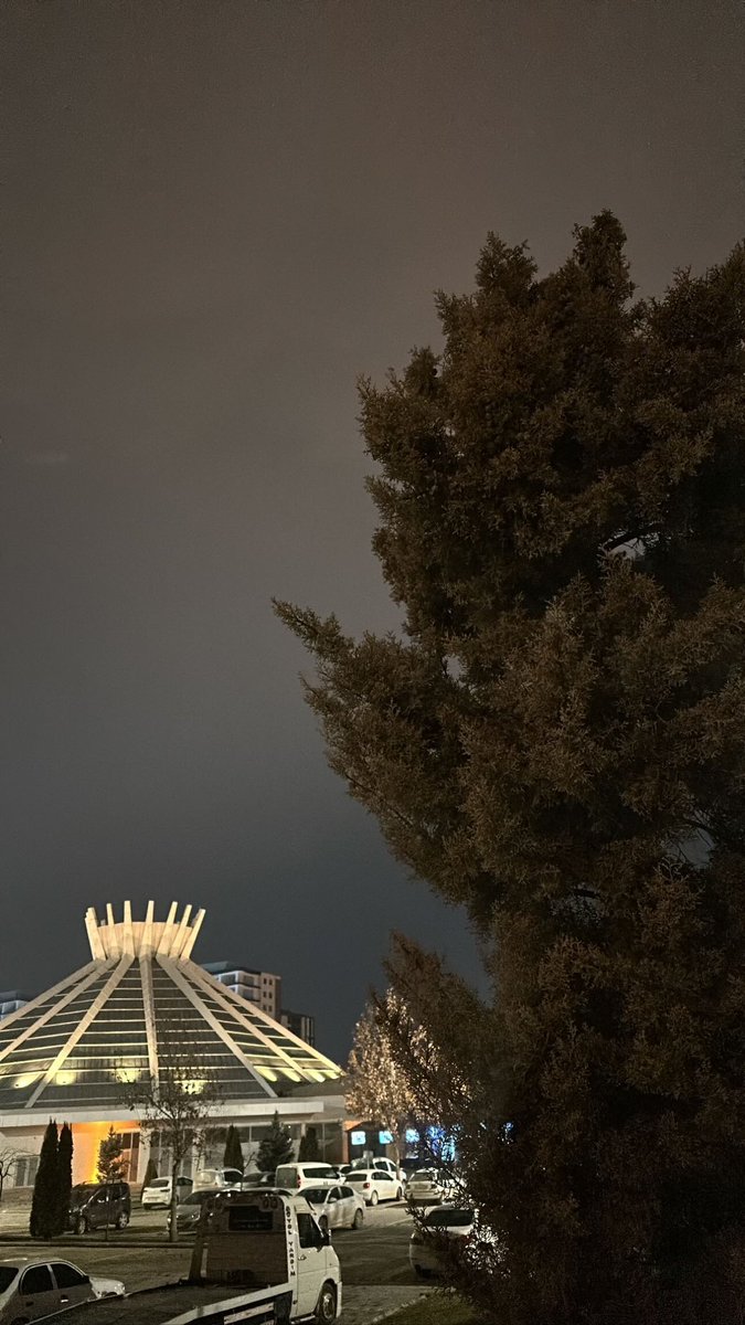 Trende biletsiz sevdalar vardı