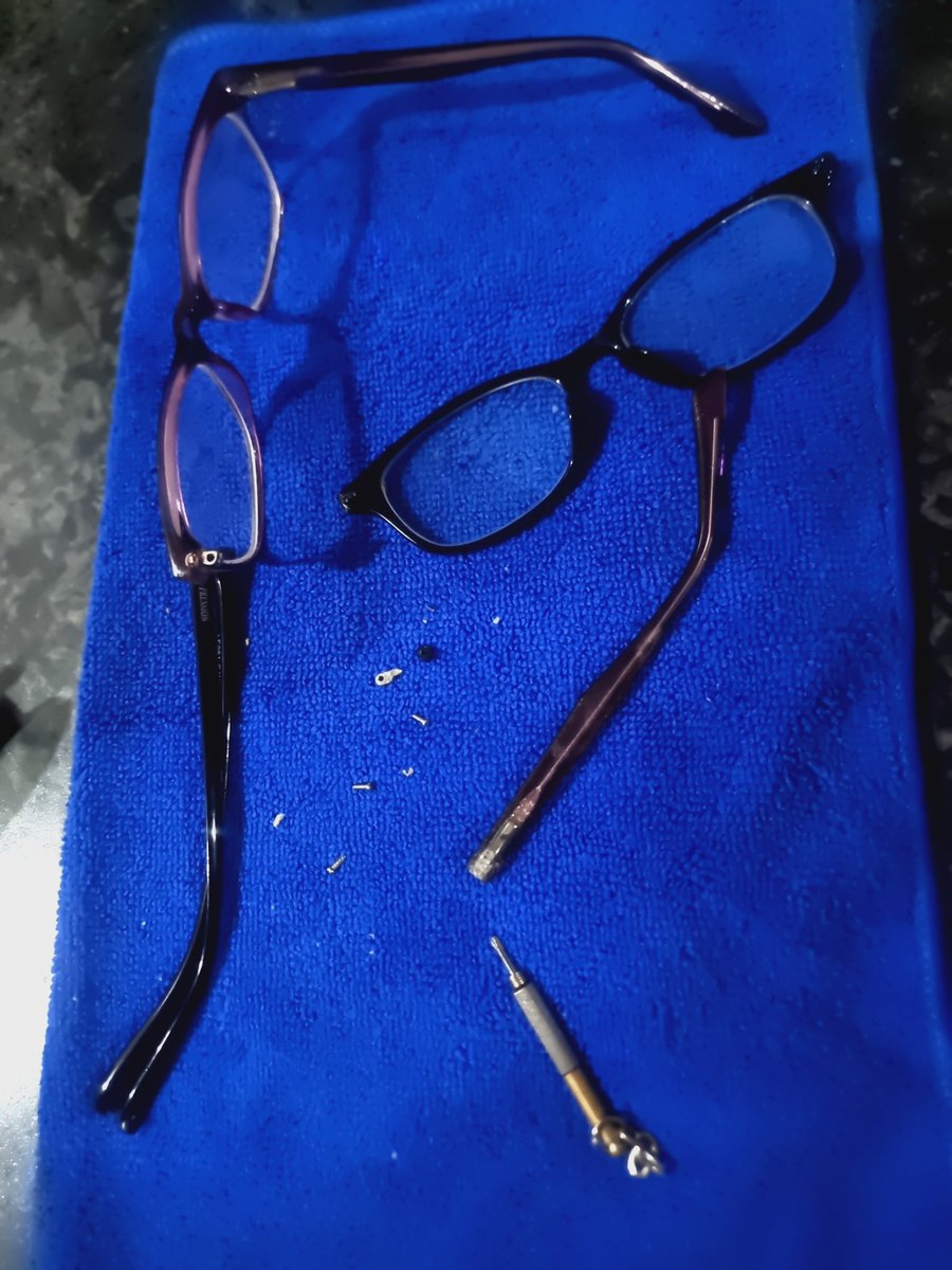 Bongsz_Ngubo's tweet photo. Both of these we did them last year, paid cash for the second frame(black). This 10 year old broke both of them. 
Spec Savers Mall of Africa told me that they don't fix them she needs to do new ones
Mama kaOlwethu refused and said i know you can fix anything so please fix them🙈 https://t.co/Vk61wd3EFF