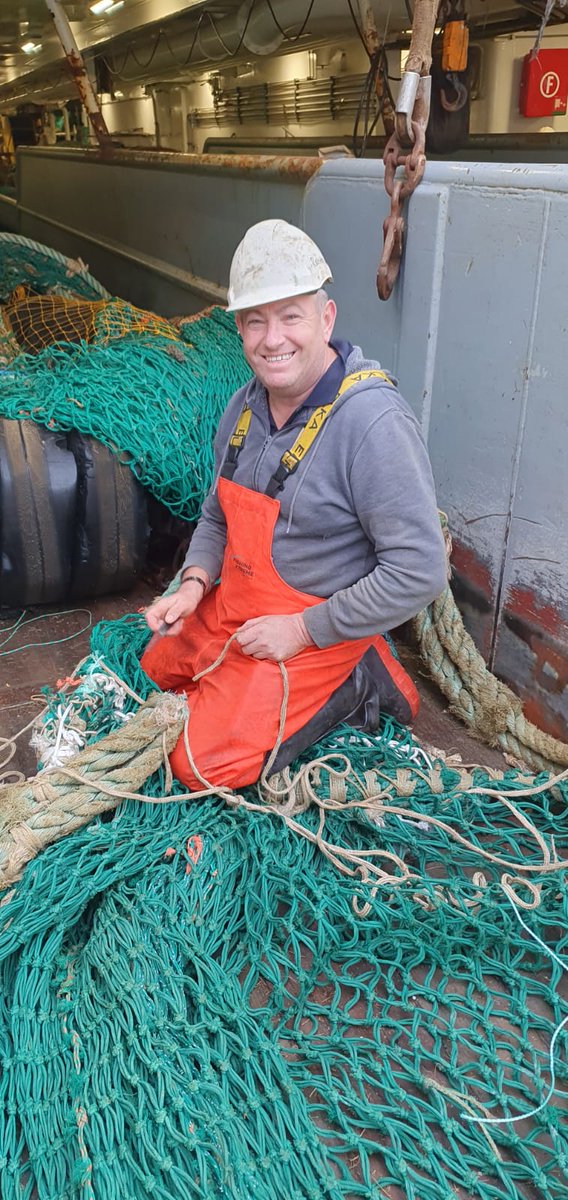 🚢 ##KIRKLOG: KIRKLOG: Kevin O'Donnell working on #Kirkella's trawl.