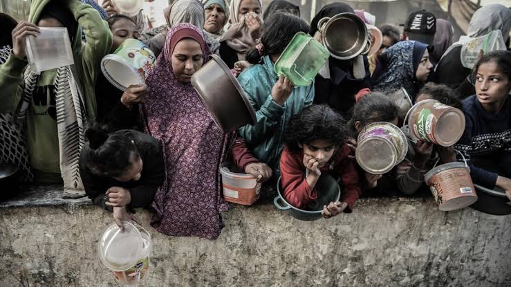 MerveSafaEL's tweet photo. "Gazze tamamen işgal edildi" cümlesini duymadıysak bunda senin de katkın var.
Konuş, twit at, boykot et.
Sana kendini güçsüz göstermeye çalışıyorlar.
Kanma, susma, durma, twit at!

#GazaStarving https://t.co/xy7xg9sxXd