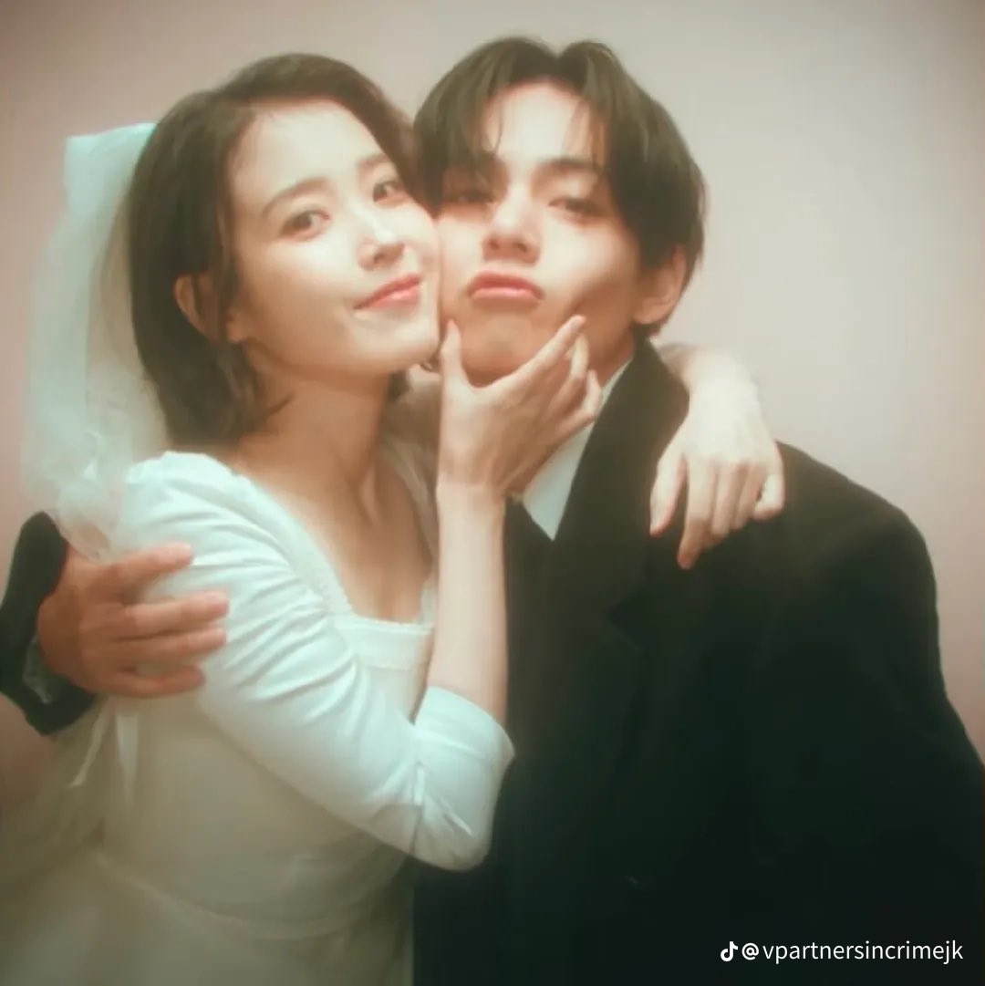 MiniMoni_Exe's tweet photo. @cckootetess Rápido hagan au: donde Tae engaña a iu con jk, ya ustedes hagan el desarrollo la imaginación no me dió para más https://t.co/d9I25SdXSM