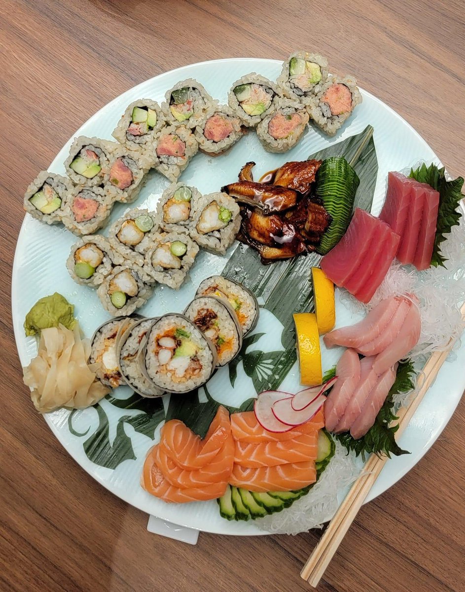 Celebritywjp's tweet photo. Six of us enjoyed best service and meal ever last night in Umi Uma. i think crystal food is as good or better now and service is as well. While there are some glitches, they more than make up for it in effort, friendliness and willingness to do whatever they can to make Serenity. https://t.co/nP1QtyP6ay