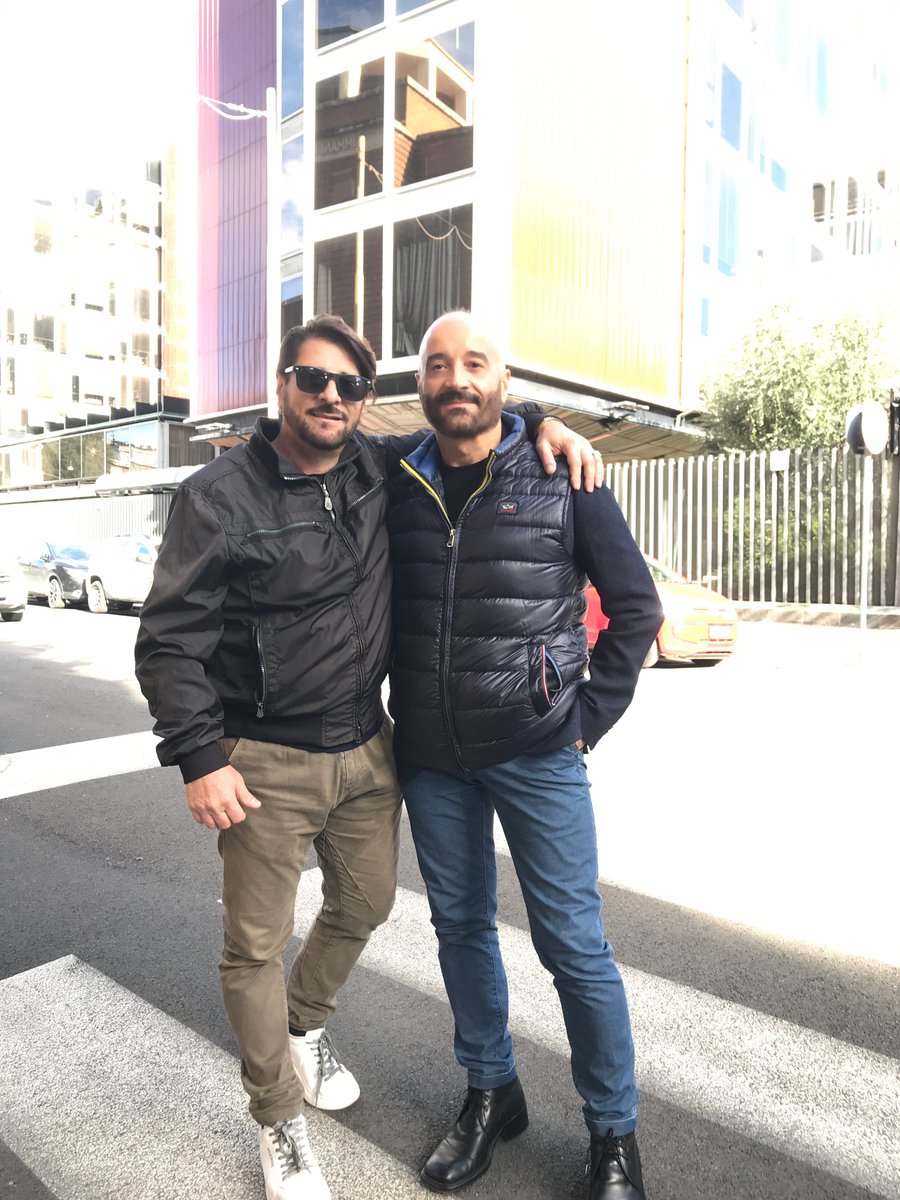 DAMIANOfficial7's tweet photo. Incontri casuali e meravigliosi, con persone    straordinarie, non capitano tutti i giorni! 
@DAMIANOfficial7  con il grande @RaiMassimiliano https://t.co/AYZjsYcVVV