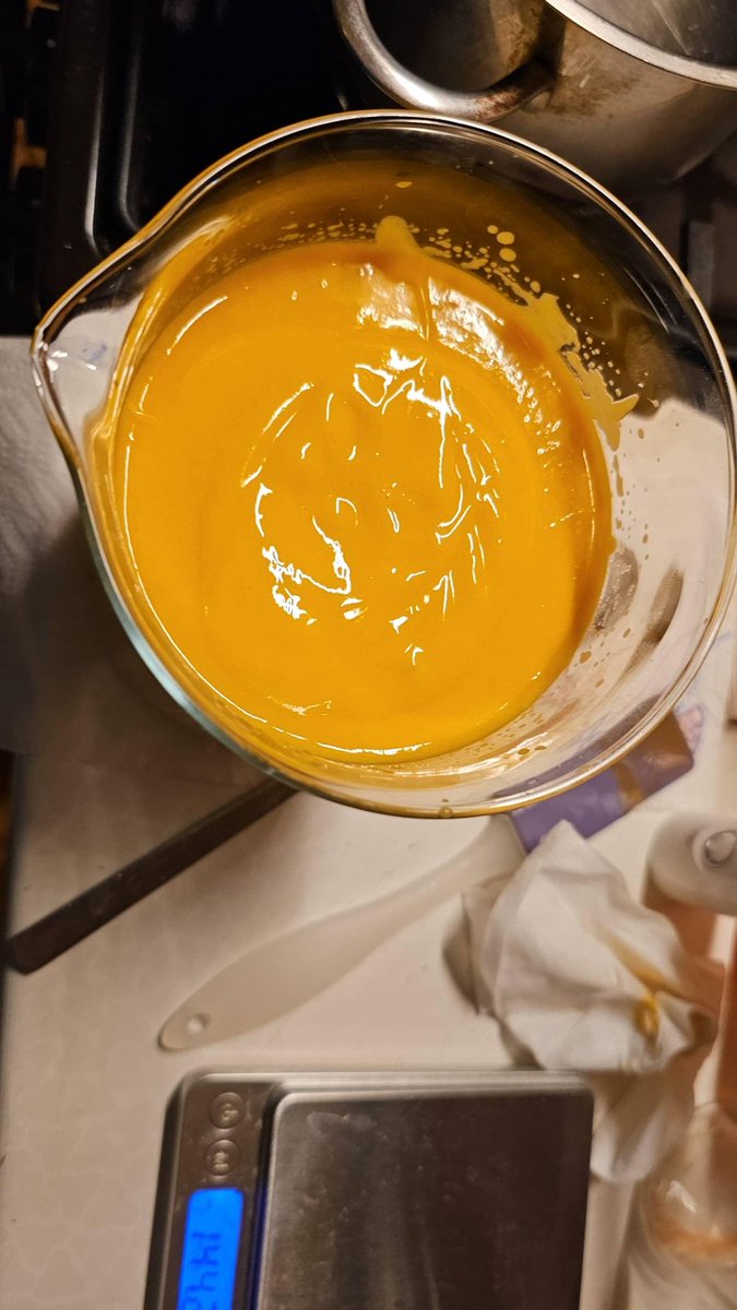 Bojana me prodala cijelom uredu pa nakuhavam kozmetike za cijeli ured. 🤣