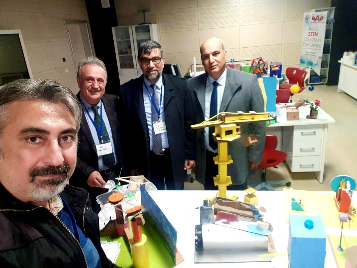 Türkiye'nin 3 önemli üniversitesinin 3 değerli dekanı, İAÜ STEM Laboratuvarımızı ziyaret etti. Mutlu olduk. Kendilerine STEM çalışmalarımız hakkında bilgi verdim. 
Prof. Salih Çepni (Uludağ EF Dekanı)
Prof. Mahmut Selvi (Gazi EF Dekanı)
Prof. Selahiddin Öğülmüş (Ankara EBF Dekanı